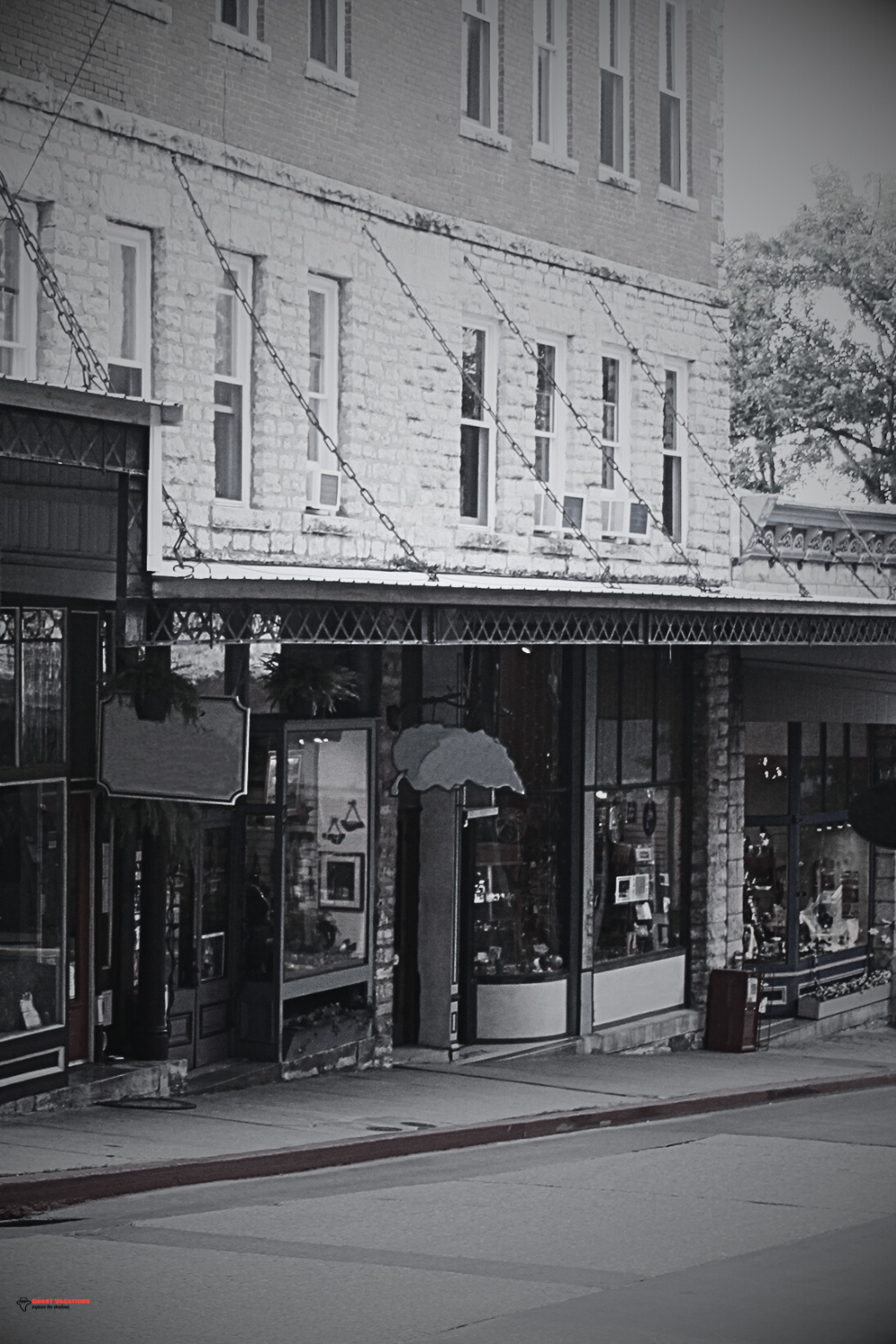 renowned Eureka Springs haunted hotels add to its historic allure.