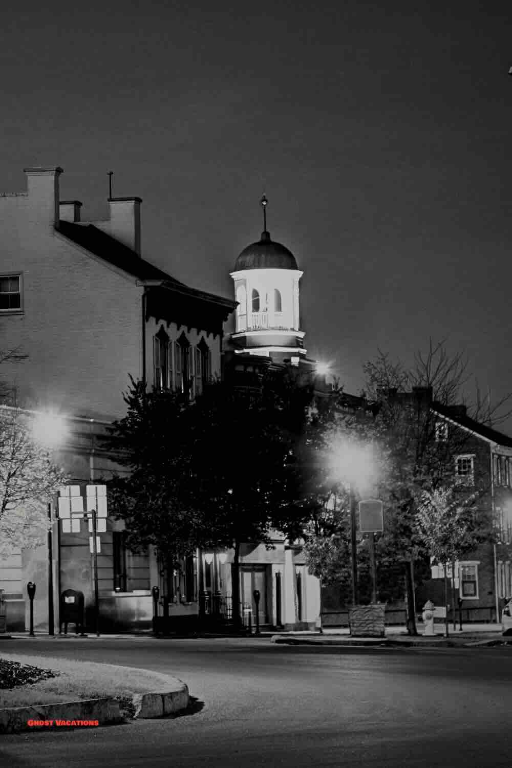 Downtown Gettysburg, a focal point for the ghost hunt in Gettysburg, showcasing historic buildings and streets haunted by the town's eerie past.